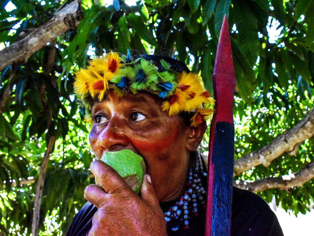 Comendo Goiaba