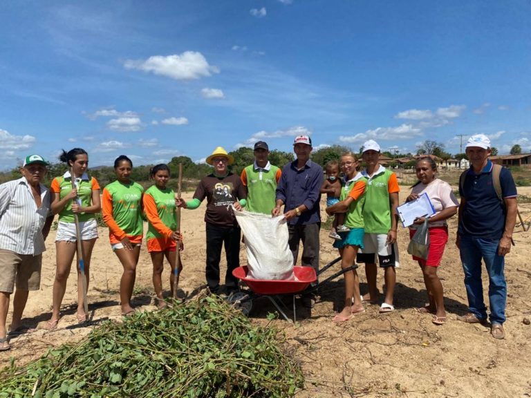 Comitê participa de operação de limpeza das margens do Rio Acaraú